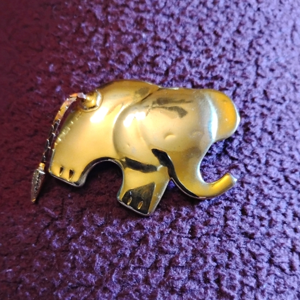 Gold Elephant Brooch With Movable Tail